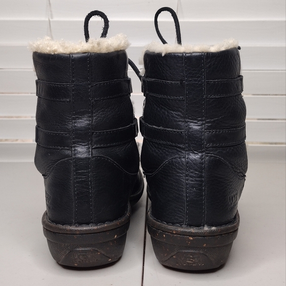 UGG Caspia Black Leather Faux Fur Low Heel Lace Up Winter Boots Sz 7 - Picture 3 of 13